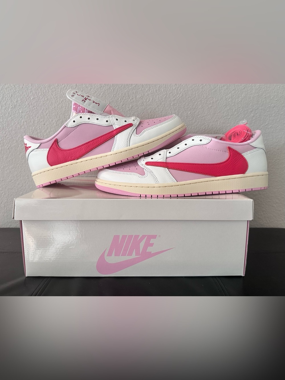 Travis Scott x Nike Jordan Low Sail/Tropic Shy-Pink DS OG